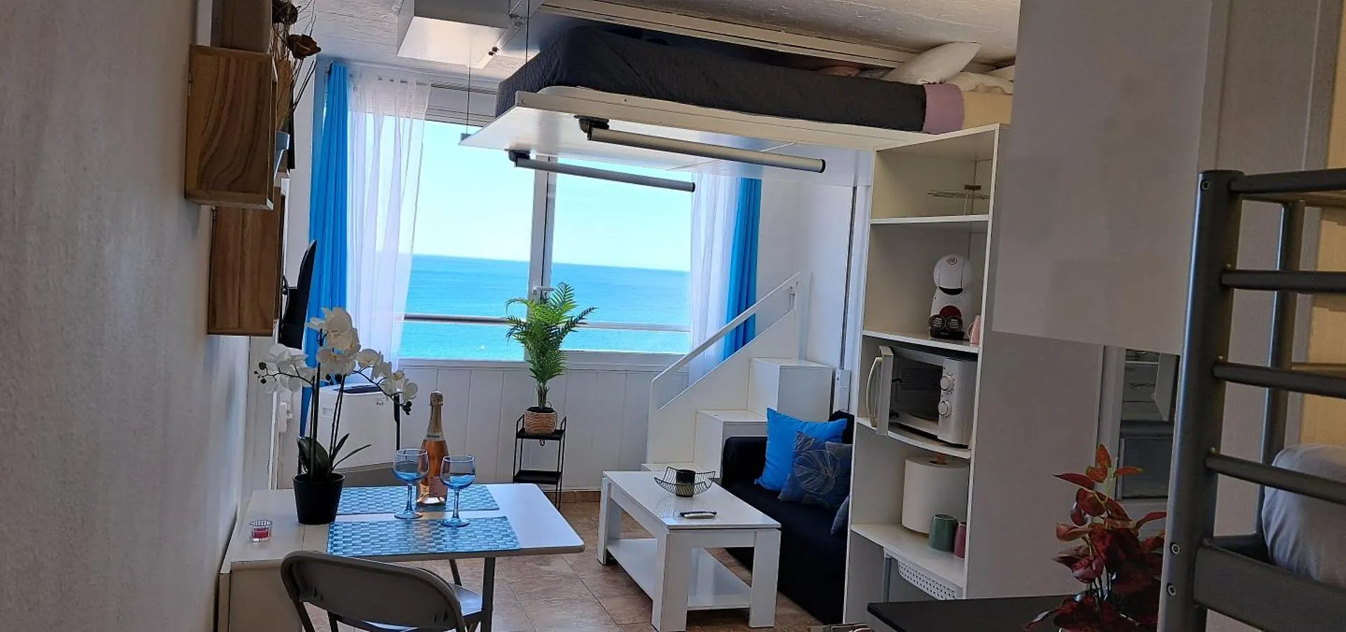 Estudio En Primera Linea De Mar location